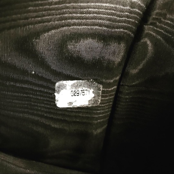 Chanel Caviar Wallet - Picture 4 of 8